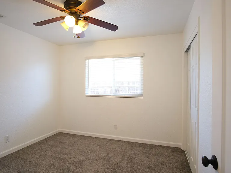 1058 Locust Ave — Photo 14