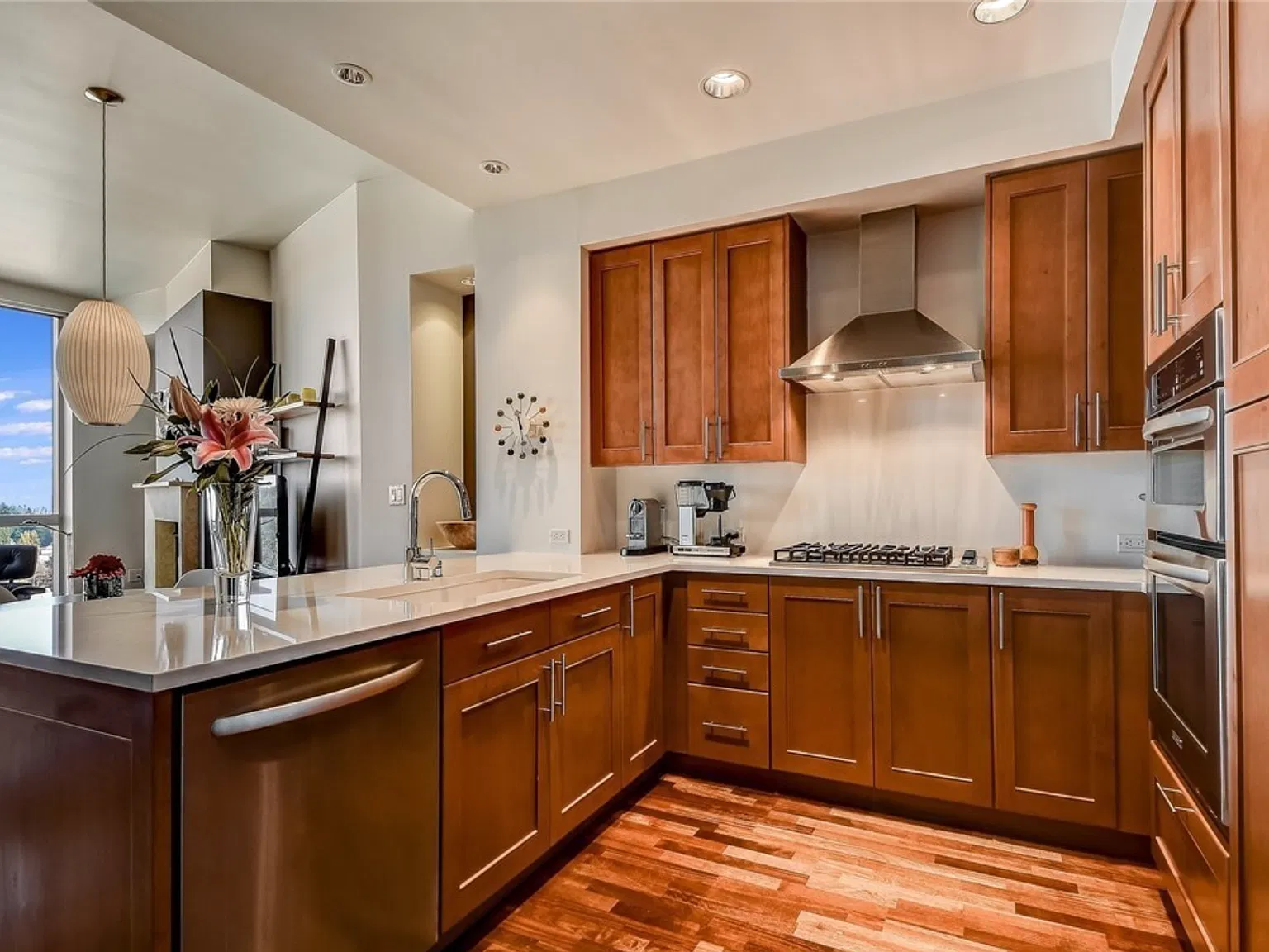 1 bed, 1.5 bath, 1008 sqft, $3,600 — Photo 4