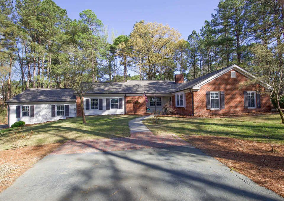 1st image of 8 Martin Dr