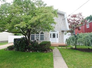21 Anderson St, Bethpage, NY 11714