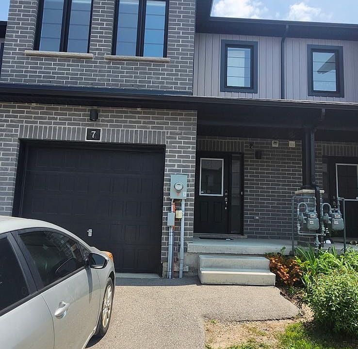 1st image of 160 Stanley St #7