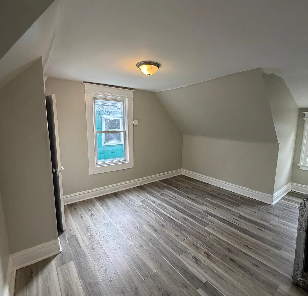 5 bed, $2,899 — Photo 3