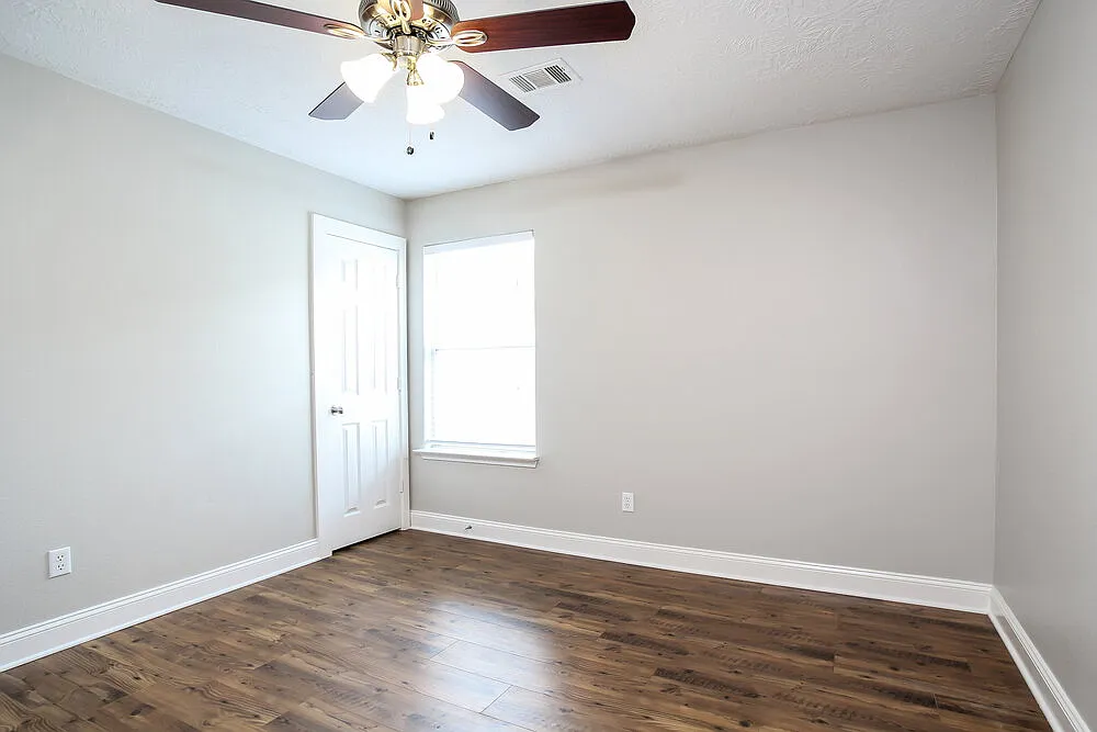 3 bed, 2.0 bath, 1416 sqft, $1,805 — Photo 3