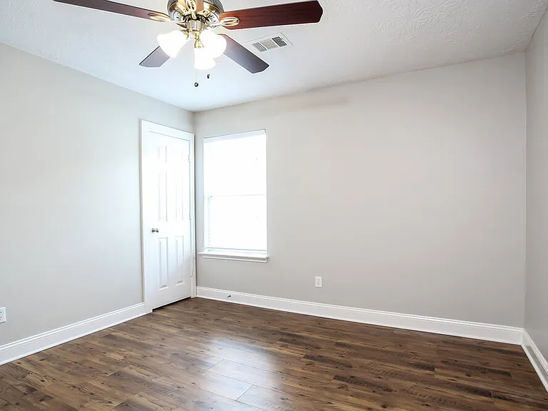 4723 Comal River Loop — Photo 3