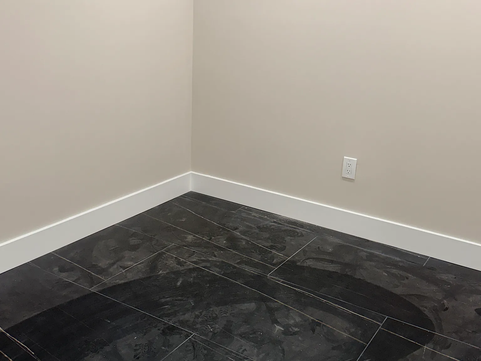 2 bed, 900 sqft, $1,900 — Photo 3