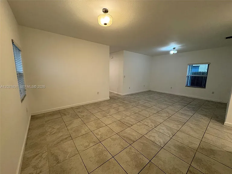 273 SE 31st Ave — Photo 8
