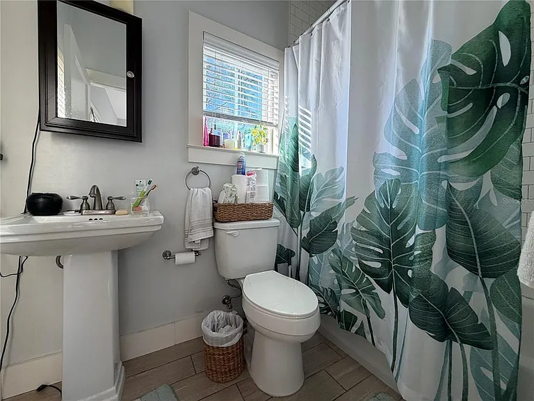 721 NW 10th St #10 — Photo 6