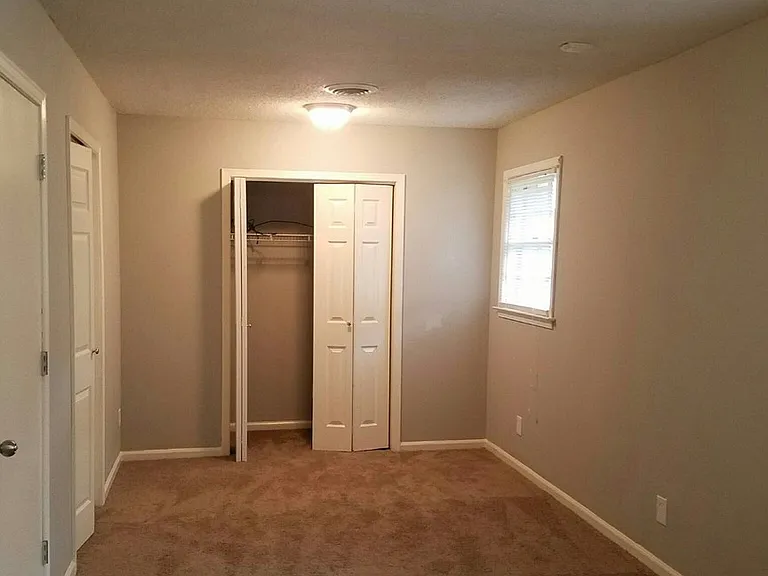 4018 Strathmore Dr — Photo 7