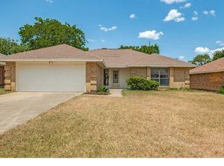 650 Hillside Dr, Cedar Hill, TX 75104