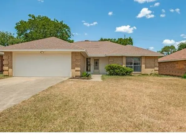 650 Hillside Dr, Cedar Hill, TX 75104