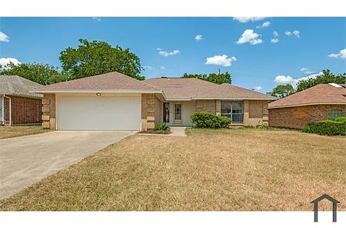 650 Hillside Dr Photo 1
