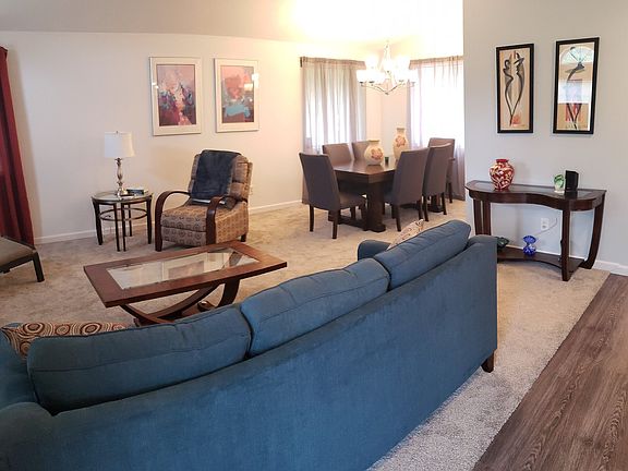 4th image of 320 S Fredericksburg Way