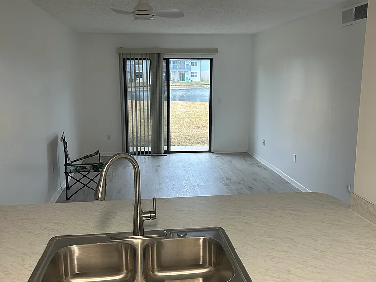 700 W Pope Rd — Photo 3