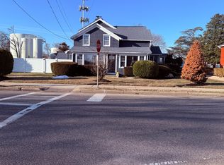 29 Edwards St, Patchogue, NY 11772