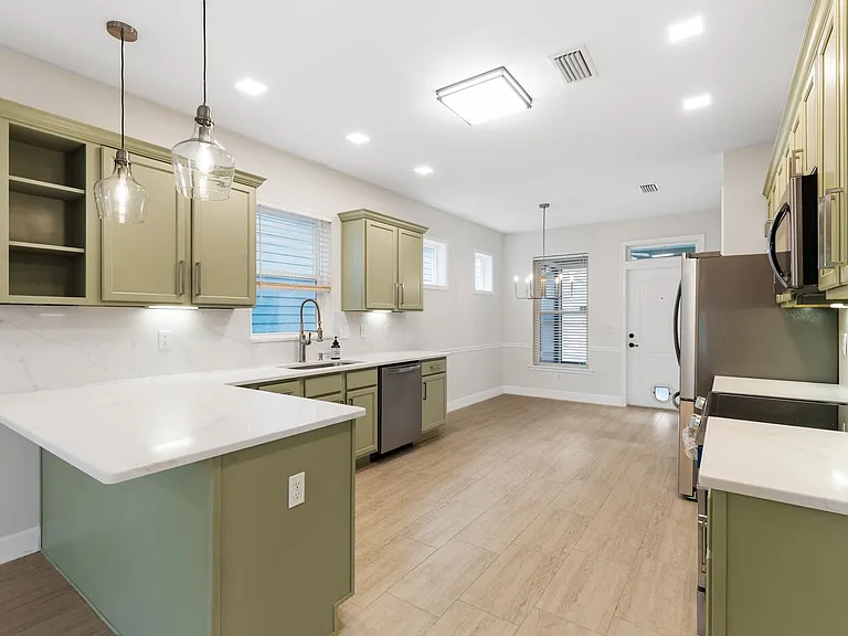 5005 NW 11th Pl — Photo 7