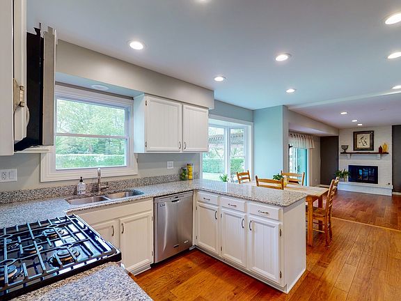 5th image of 3218 N Daniels Ct