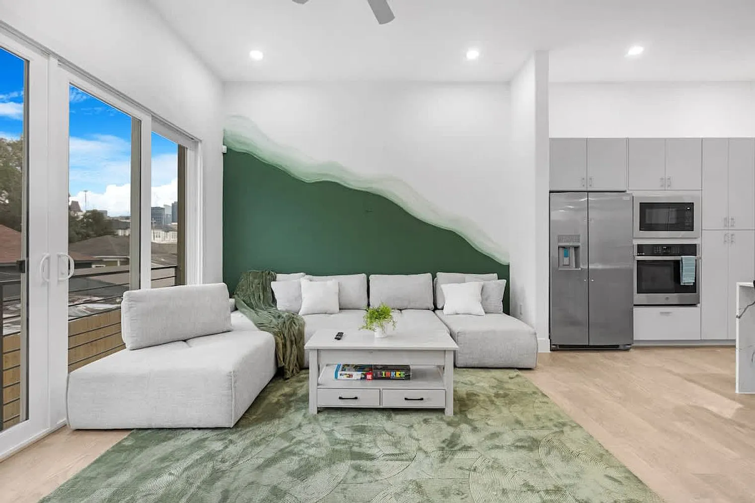 3 bed, 3.0 bath, 2497 sqft, $5,043 — Photo 4