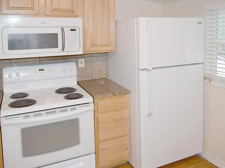 2532 N Clay St — Photo 4
