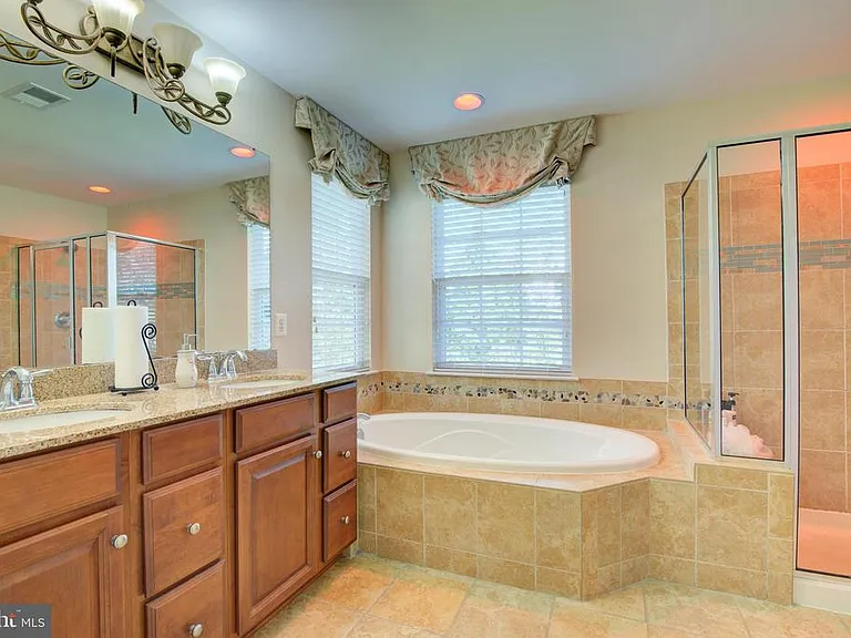 25291 Kilkeen Way — Photo 26