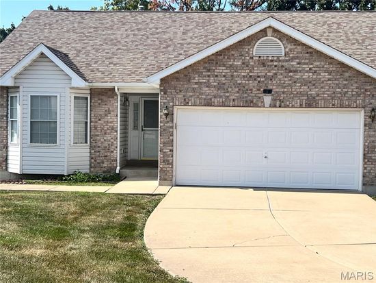 1031 Red Oak Ct, Warrenton, MO 63383