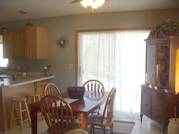 5th image of 47946 Kelly Dr