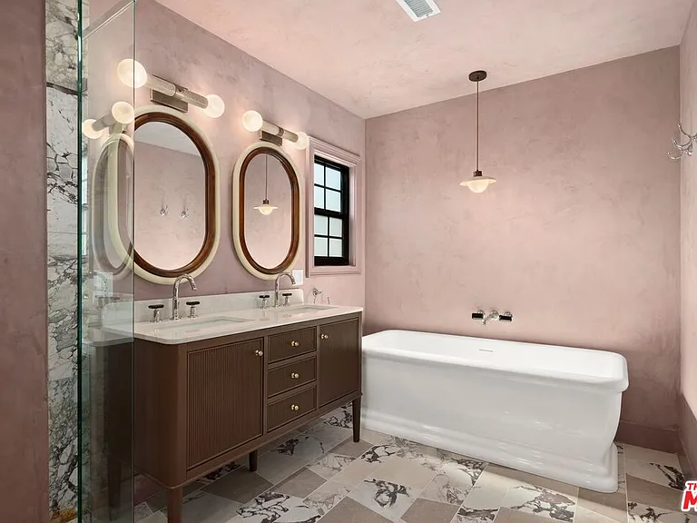 211 S Formosa Ave — Photo 12