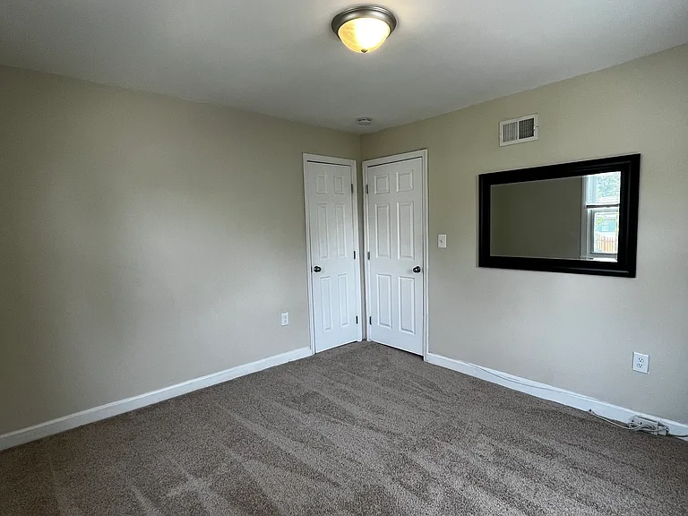 120 N Huron Dr — Photo 10