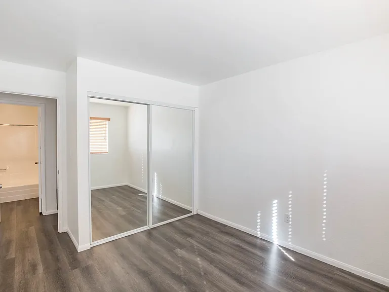 7317 Haskell Ave — Photo 11