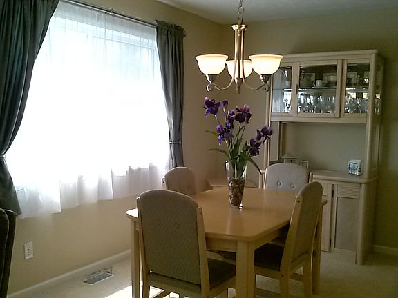 3rd image of 3058 Ledgestone Pl NE