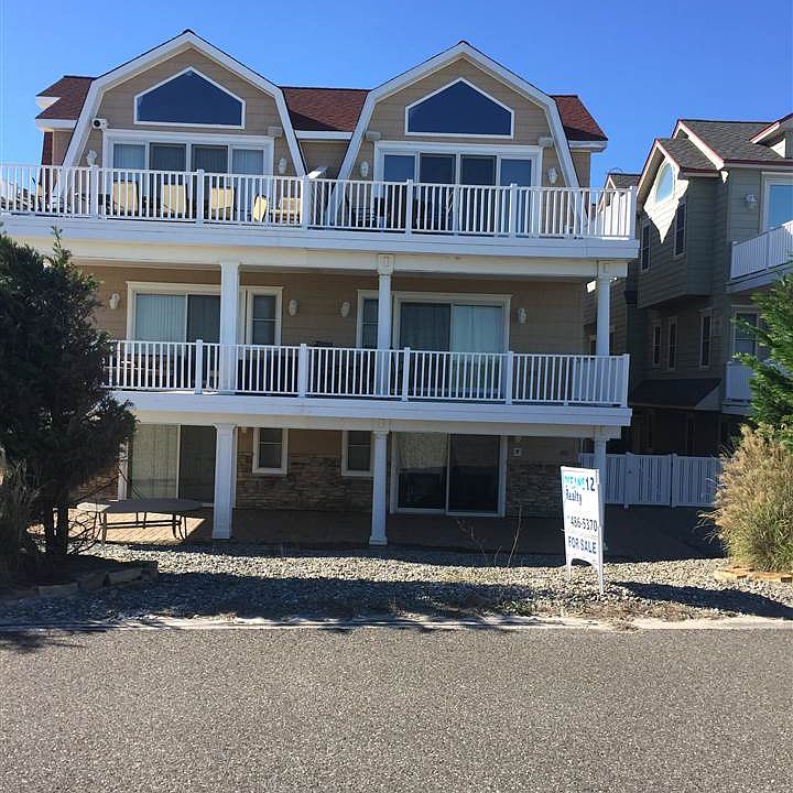 1st image of 3212 Boardwalk #North