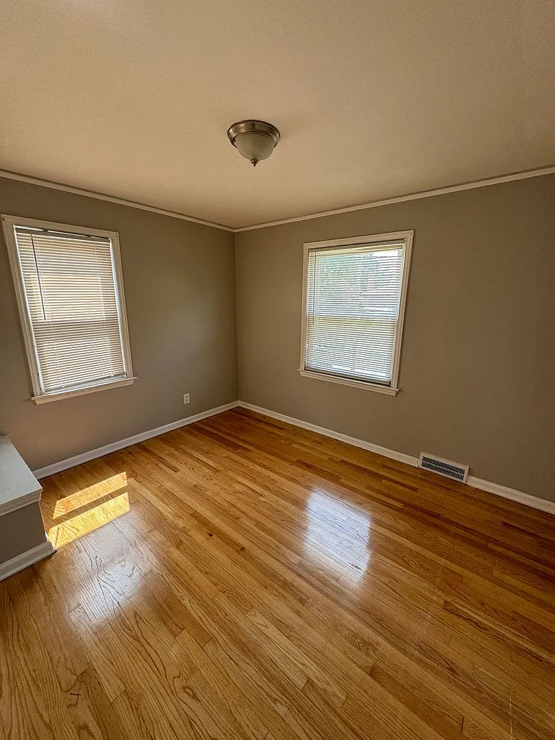 Coming Soon! 3-Bedroom Brick Colonial In Greenwich — Photo 3