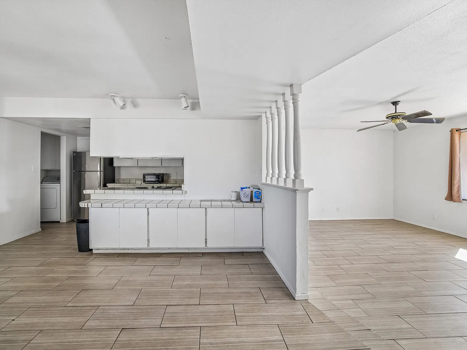 5 bed, 2300 sqft, $2,990 — Photo 3