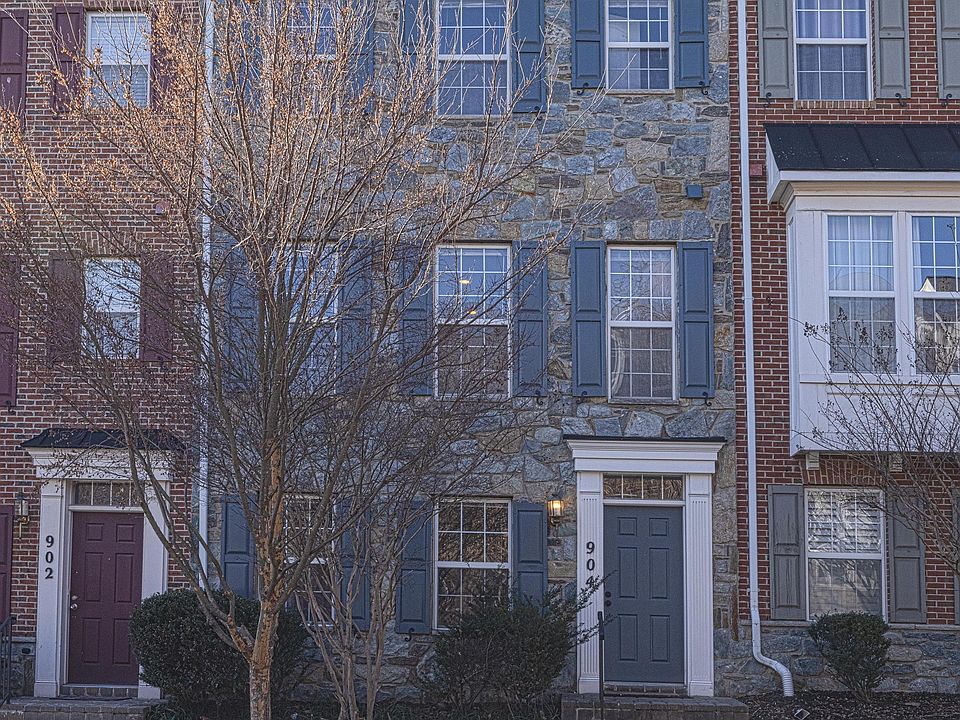 1st image of 904 Crestfield Dr