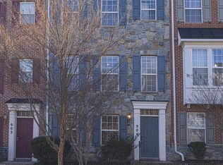 904 Crestfield Dr, Rockville, MD 20850