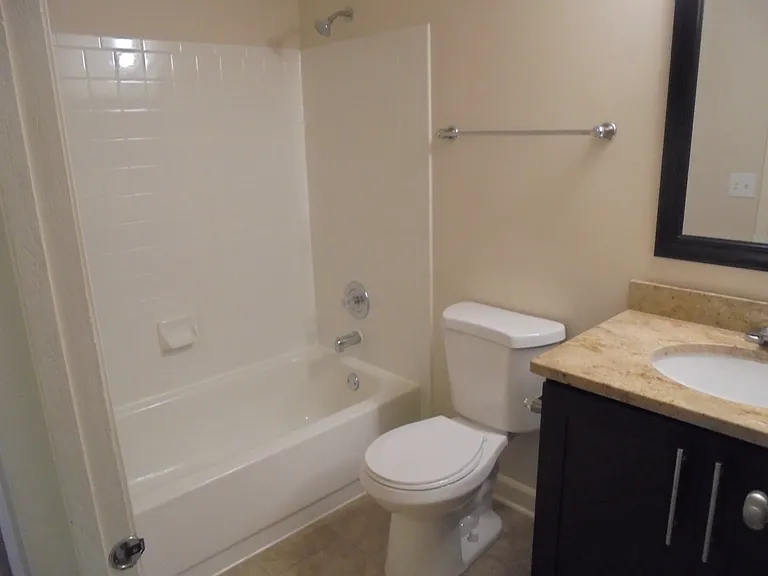 137 Manchester Ct — Photo 21