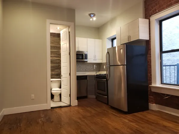 932 Myrtle Avenue image 1 of 7