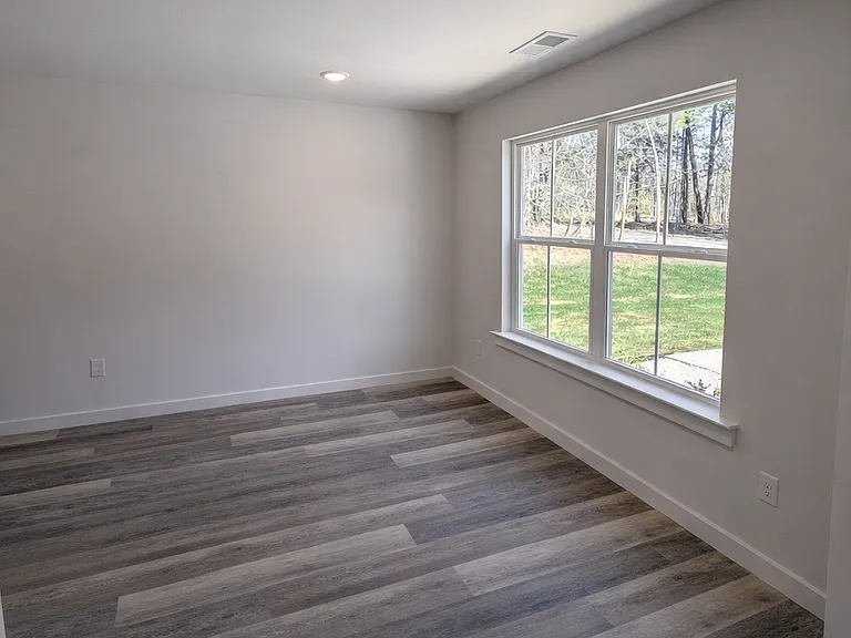 885 W 25th St — Photo 5