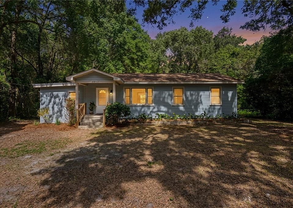 1st image of 2566 Riverside Dr