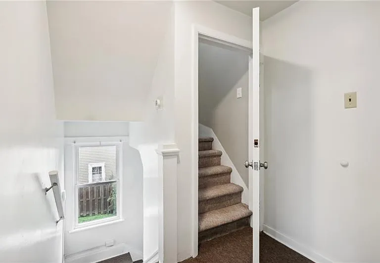 328 James St — Photo 26