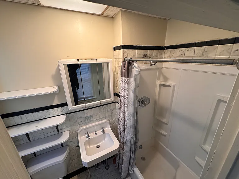 438 Linden St — Photo 7