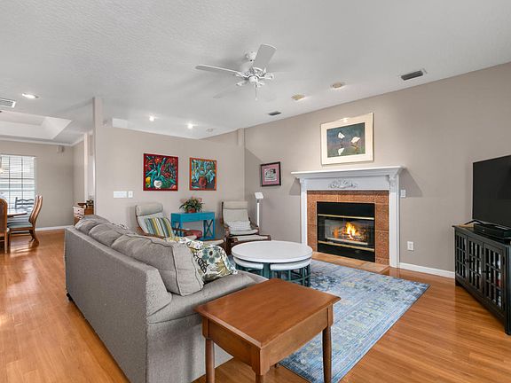 5th image of 971 Stratford Pl