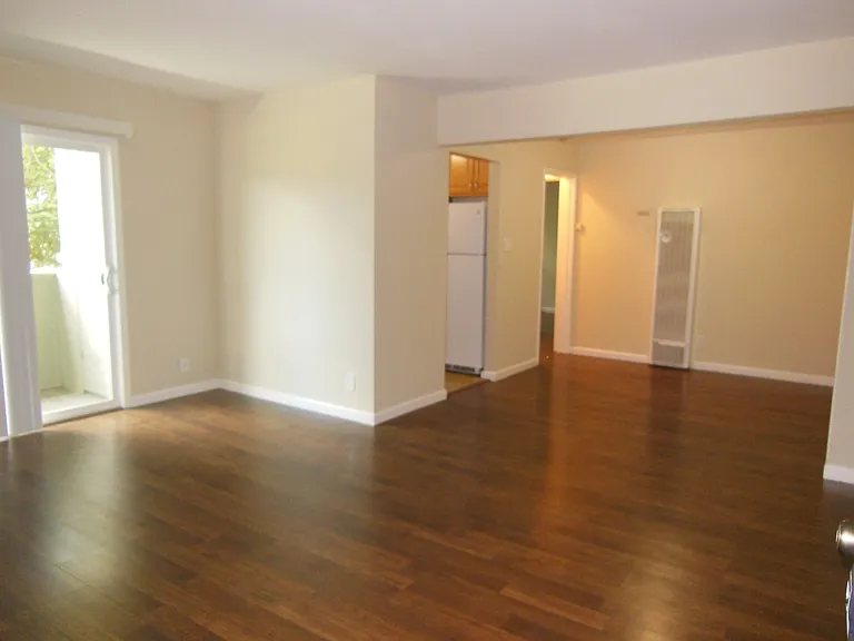 485 Redwood Ave — Photo 3