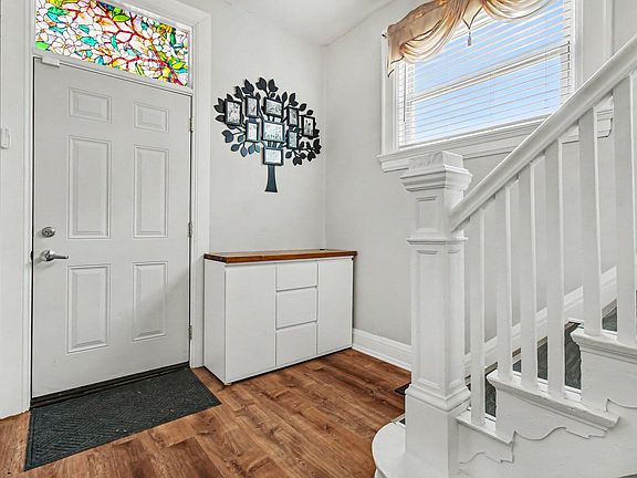 5th image of 332 E 18th St