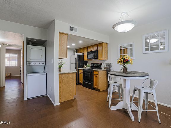 4th image of 3402 N 32nd Street #121