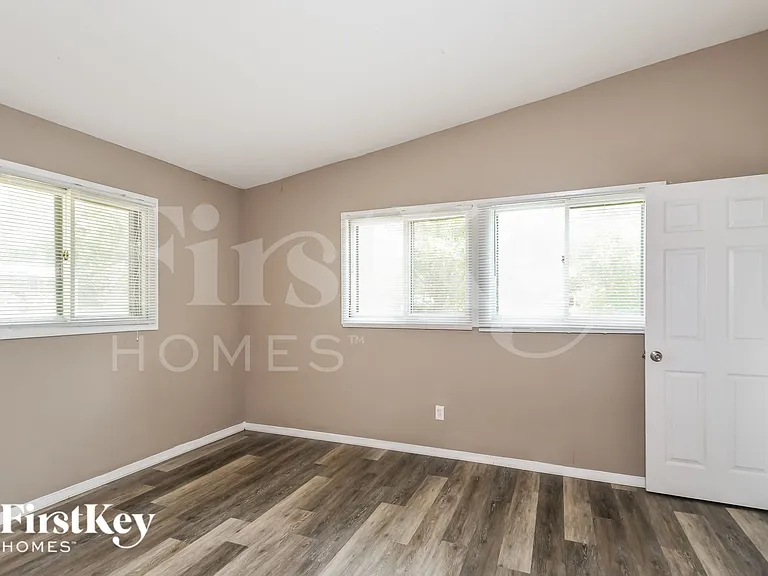 2240 Cherry Ln — Photo 9