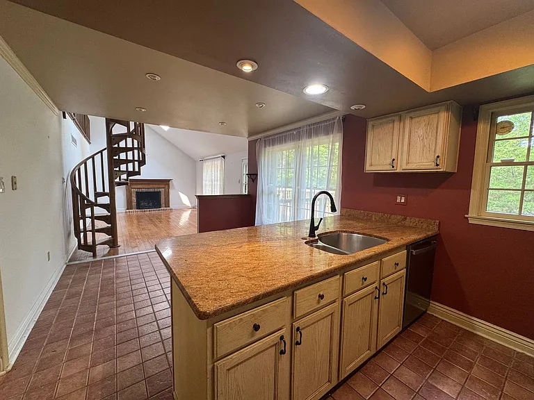 102 Ravenwood Pl — Photo 9