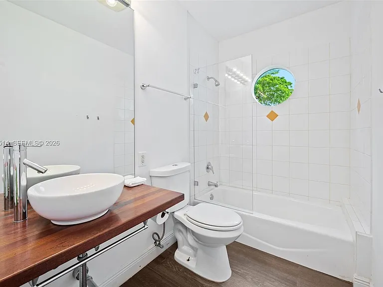 2501 Pine Tree Dr — Photo 35
