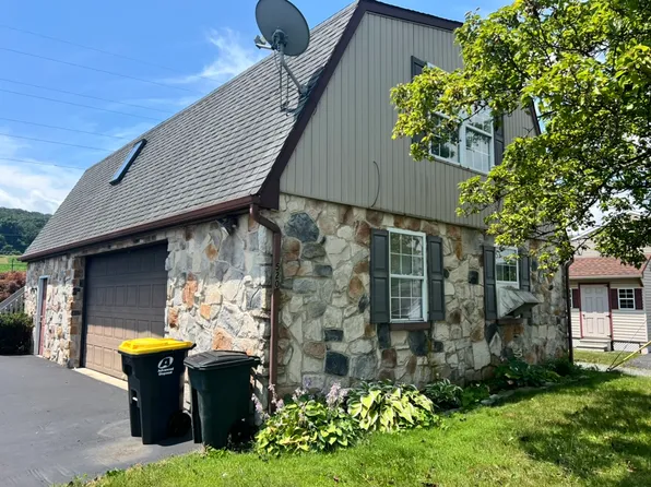 520 W Oak Ave, Robesonia, PA 19551