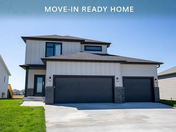 311 Lionheart Dr, Horace, ND 58047