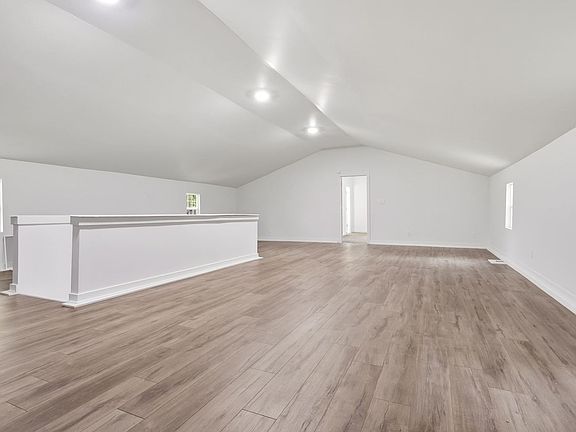 3rd image of 305 Parkway Ct